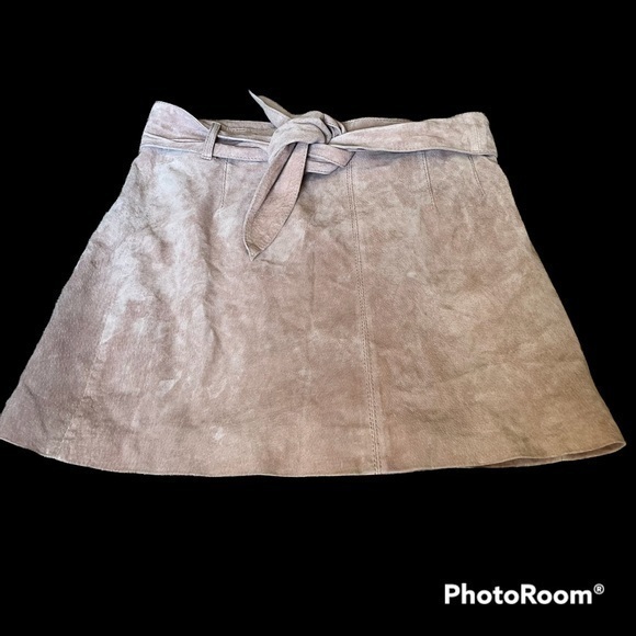 Host pick 💕 blank NYC leather suede skirt with tie - Picture 1 of 9
